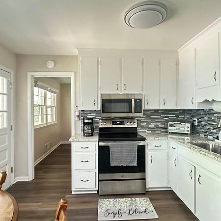 Serene Landing Place Near Downtown Cary Exterior photo